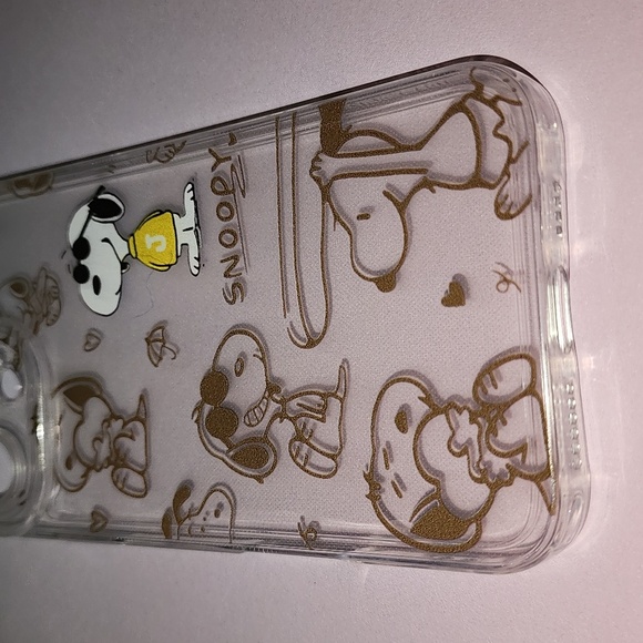 Brand new Apple IPhone 🍎 16 Pro Max Peanuts Snoopy soft Silicone Phone - Picture 3 of 7